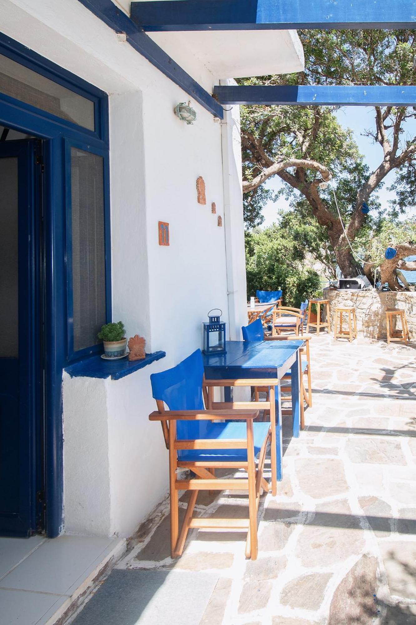 Agriolykos Pension Agios Kirykos  Bagian luar foto