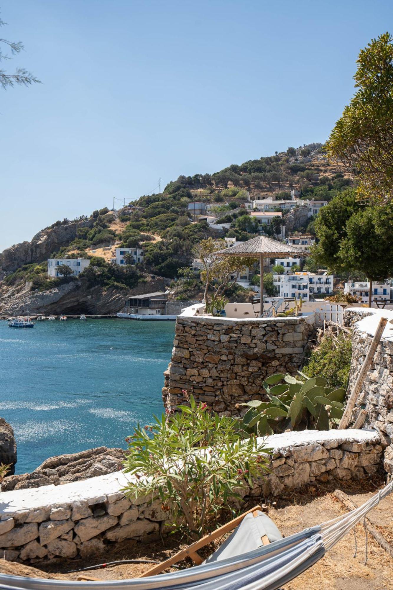 Agriolykos Pension Agios Kirykos  Bagian luar foto