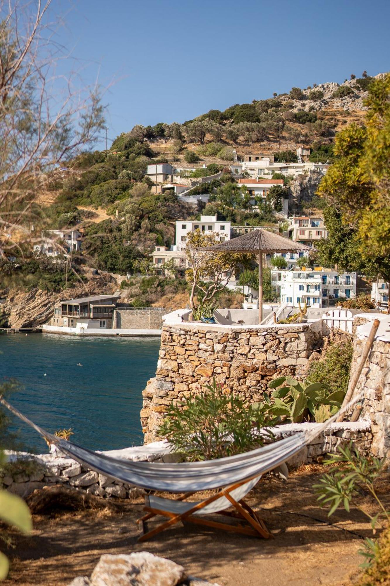 Agriolykos Pension Agios Kirykos  Bagian luar foto